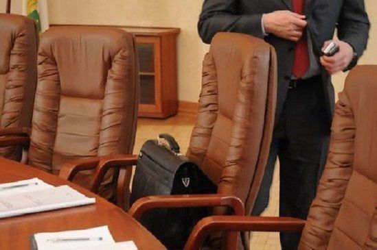 Məhkəmə sədri və iki hakim vəzifəsindən azad edildi Məhkəmə sədri və iki hakim vəzifəsindən azad edildi