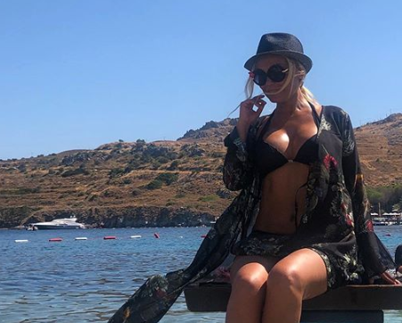 Nura illər öncə çəkilən yarıçılpaq FOTOsunu paylaşdı - Əxlaqsızın böyüyüdür Nura illər öncə çəkilən yarıçılpaq FOTOsunu paylaşdı - Əxlaqsızın böyüyüdür