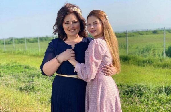 “Kim məni “like” etmirsə, onu “qara siyahıya” atıram” “Kim məni “like” etmirsə, onu “qara siyahıya” atıram”