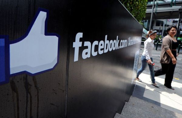“Facebook” istifadəçilərinin səs yazılarına qulaq asmaq üçün podratçı tutubmuş “Facebook” istifadəçilərinin səs yazılarına qulaq asmaq üçün podratçı tutubmuş