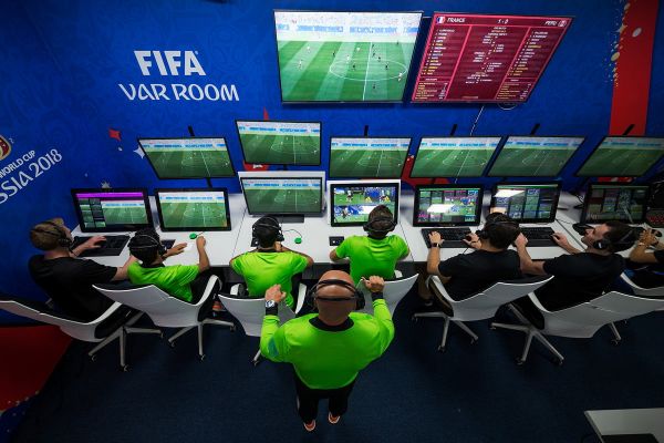 VAR otağına kabab gətirildi - FOTO VAR otağına kabab gətirildi - FOTO