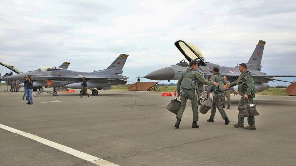 Azərbaycan və türk hərbi pilotlarının möhtəşəm görüntüləri - FOTOLAR Azərbaycan və türk hərbi pilotlarının möhtəşəm görüntüləri - FOTOLAR