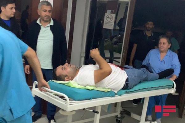 Bakıda avtomobil alverçisi olan 2 qardaş müştəri tərəfindən bıçaqlandı Bakıda avtomobil alverçisi olan 2 qardaş müştəri tərəfindən bıçaqlandı
