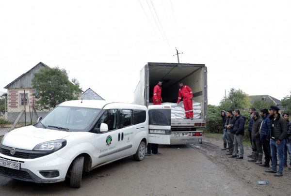 Mineral gübrələrin güzəştli şərtlərlə səyyar satışına başlanılıb Mineral gübrələrin güzəştli şərtlərlə səyyar satışına başlanılıb