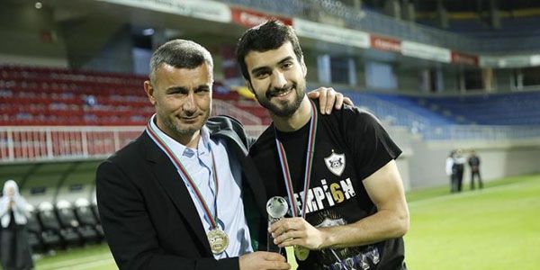 Polis Mahir Emrelinin evini soyan şəxslərin kimliyini müəyyənləşdirdi Polis Mahir Emrelinin evini soyan şəxslərin kimliyini müəyyənləşdirdi