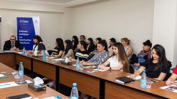İSİM-də “Sülh aylığı” çərçivəsində sülhün və insan hüquqlarının təbliğinə həsr olunmuş tədbir keçirildi İSİM-də “Sülh aylığı” çərçivəsində sülhün və insan hüquqlarının təbliğinə həsr olunmuş tədbir keçirildi