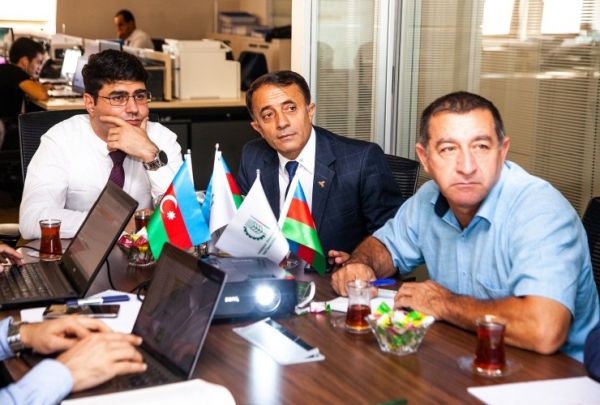 Bal yarmarkasına müraciət edən arıçıların seçimi həyata keçirilib Bal yarmarkasına müraciət edən arıçıların seçimi həyata keçirilib