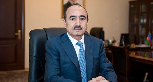 Əli Həsənov Vəzirova məktub yazmasına və digər ittihamlara cavab verib Əli Həsənov Vəzirova məktub yazmasına və digər ittihamlara cavab verib
