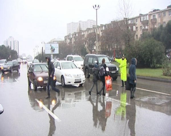 Yol polisi gücləndirilmiş rejimdə işləyir - FOTOLAR Yol polisi gücləndirilmiş rejimdə işləyir - FOTOLAR