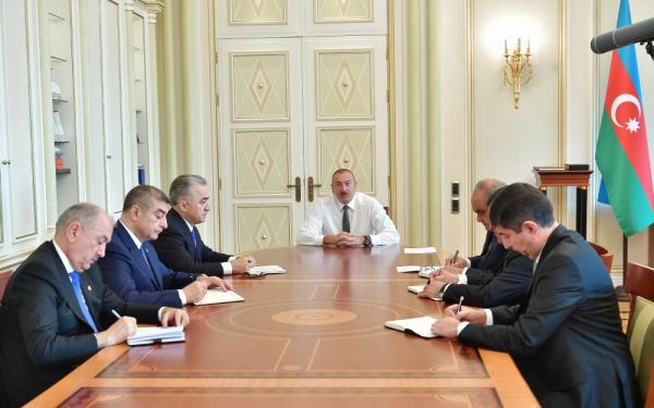 Президент Ильхам Алиев принял новых глав ИВ районов Баку и регионов