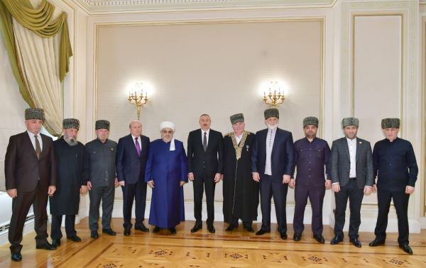 Prezident bir qrup müsəlman din xadimini qəbul edib Prezident bir qrup müsəlman din xadimini qəbul edib