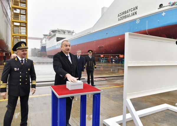 Ильхам Алиев принял участие в церемонии сдачи в эксплуатацию первого танкера, построенного на Бакинском судостроительном заводе