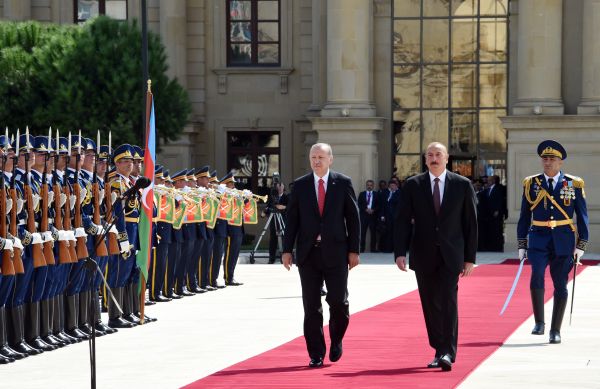 В Баку состоялась церемония встречи президента Турции