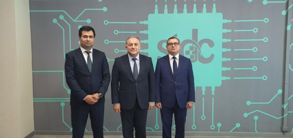 Rektor "Sumqayıt Texnologiya Data Mərkəzi" MMC-nin direktoru ilə görüşüb Rektor "Sumqayıt Texnologiya Data Mərkəzi" MMC-nin direktoru ilə görüşüb