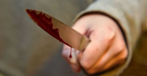 В Баку мужчина нанес жене ножевое ранение