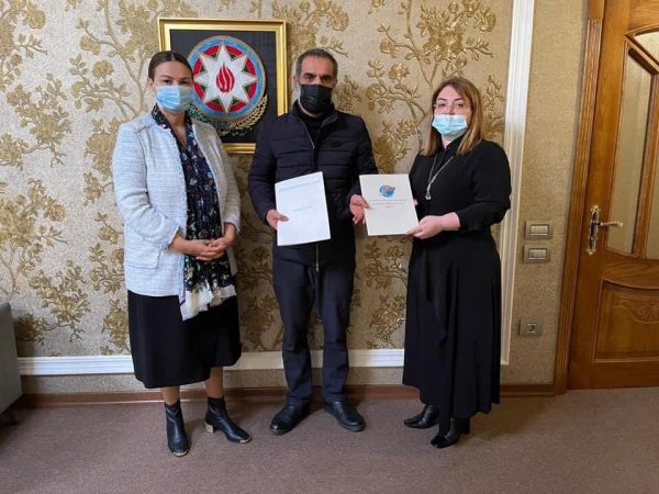 Millət vəkili şəhid Ziya Gözəlovun atası ilə görüşüb Millət vəkili şəhid Ziya Gözəlovun atası ilə görüşüb