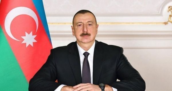 Ильхам Алиев принял министра иностранных дел Венгрии