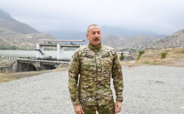 Президент Азербайджана посетил разрушенную армянами албано-удинскую церковь