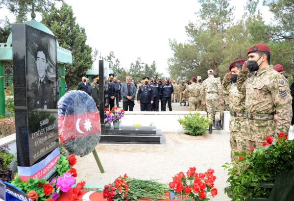 Şəhid hərbi qulluqçunun il mərasimi keçirilib Şəhid hərbi qulluqçunun il mərasimi keçirilib