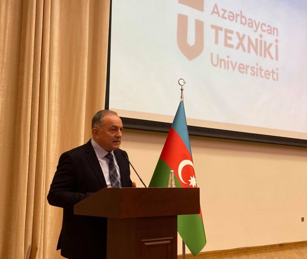 AzTU-nun rektoru daha iki fakültənin I kurs tələbələri ilə görüşüb - FOTOLAR AzTU-nun rektoru daha iki fakültənin I kurs tələbələri ilə görüşüb - FOTOLAR