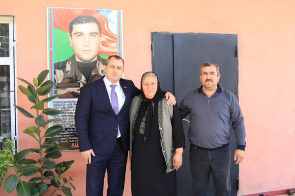 Vitse-spiker Adil Əliyev şəhid ailələrini ziyarət edib Vitse-spiker Adil Əliyev şəhid ailələrini ziyarət edib