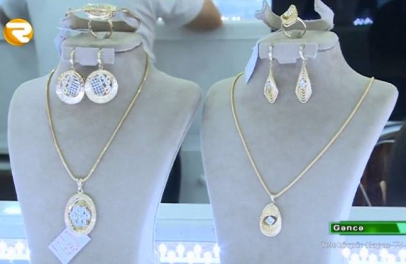 999 əyyar qizil neçəyədir azərbaycanda. AG qizil. Qizil destleri 2022 комплект. Комплект qizil destleri2023. Pandora qizil.