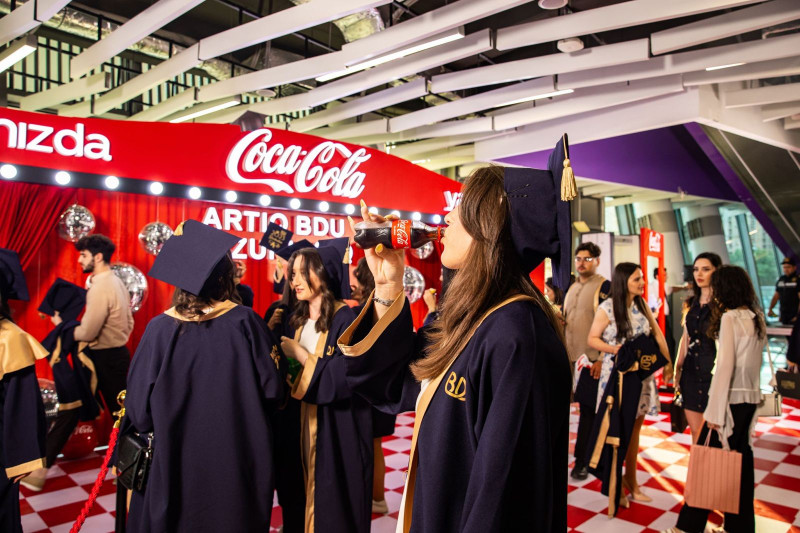 Coca-Cola Azərbaycan minlərlə gəncin Məzun Gününə dəstək olub