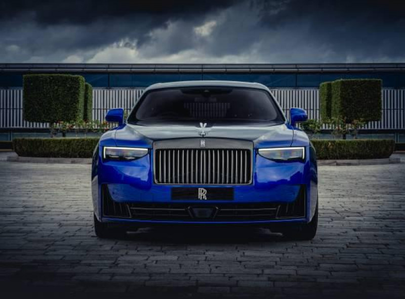 Rolls-Royce Black Badge Ghost Gamer-i təqdim edib