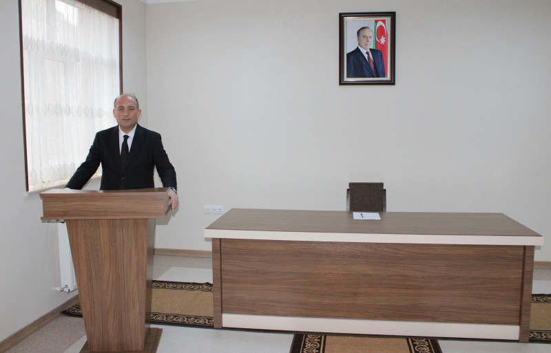 Rəcəb Rəhimli Gilançay kənd sakinlərinin müraciətlərini dinləyib