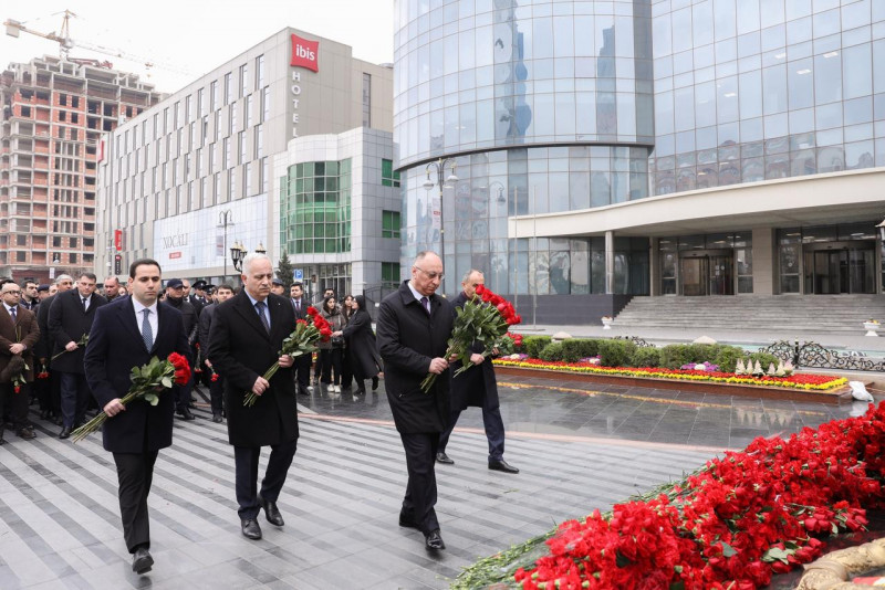 AQTA-nın kollektivi Xocalı soyqırımı abidəsini ziyarət ediblər