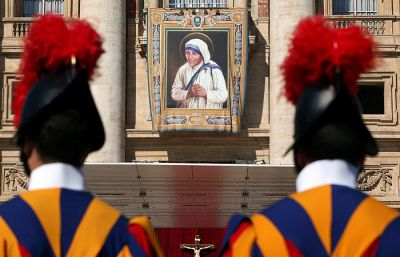 Папа Римский причислил мать Терезу к лику святых