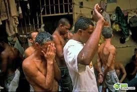 В тюрьме Бразилии погибли 25 заключенных - Многие тюрьмы в Бразилии "на руках" преступных группировок