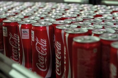 Coca Colada nəcis tapıldı - Böyük qalmaqal - FOTOLAR