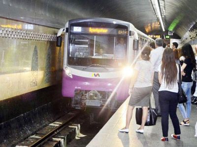 Metroda qatar vuran qadınla bağlı TƏFƏRRÜATLAR - İntihar, yoxsa?