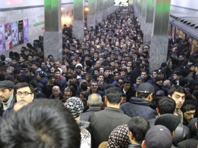 Bakı metrosunda qızlara barmaq edənlər bezdirib - Aparıcıdan şok sözlər
