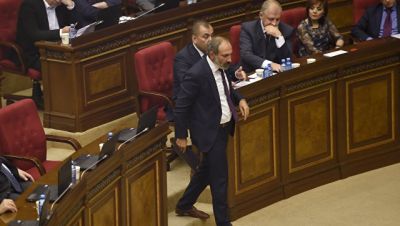 Пашиняна выдвинули на пост премьера Армении на спецзаседании парламента