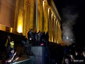Tbilisinin mərkəzində kütləvi aksiya davam edir - FOTOLAR
