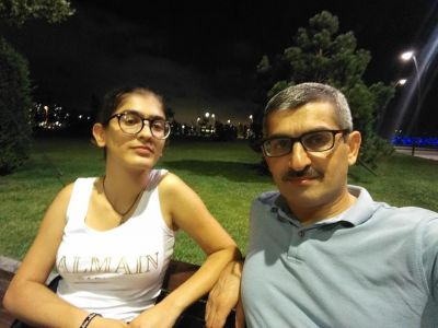 Tanınmış jurnalistin qızı 696 bal topladı
