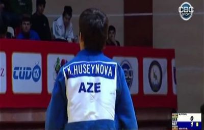 Azərbaycan çempionu yarışa qadın kimonosu ilə çıxıb - VİDEO