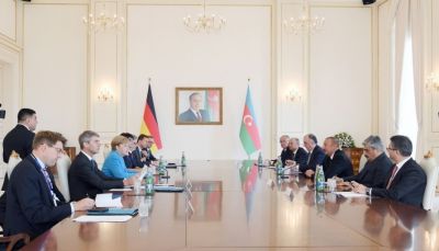 Əliyev -  Merkel görüşü başladı