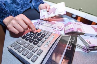 Banklar ucuz alıb, baha qiymətə kredit verirlər - VİDEO