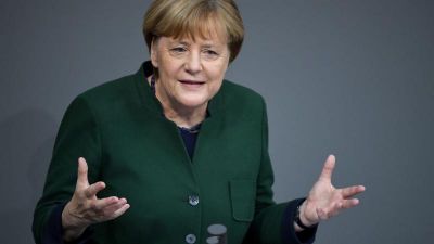 Angela Merkellə bağlı İNANILMAZ FAKTLAR: Hitlerin qızı, Obamaya vurulan və.. - VİDEO - FOTOLAR