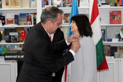 Leyla İmanova Macarıstan prezidentinin “Qızıl xaç” ordeni ilə təltif edildi - FOTO