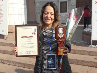 Mehriban Xanlarova Bişkekdə mükafat alıb - FOTOLAR