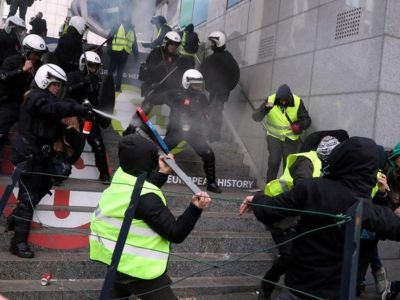 Brüsseldə etirazçılarla polis arasında toqquşma olub