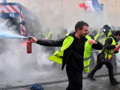 Paris yenə qarışdı: 7 yaralı, 168 nəfər tutuldu - FOTOLAR