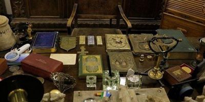 Stalinin itən xəzinəsi tapıldı - qızıl kitablar, 8 kiloqramlıq külçələr...