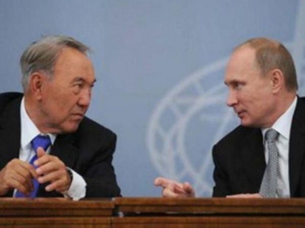 Nazarbayev istefasını Putinlə müzakirə edib