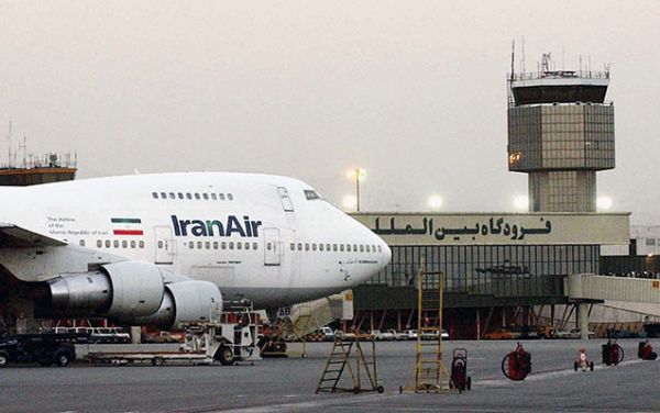 İranda aeroportda təyyarə yanır - İçərisində 50 sərnişin var