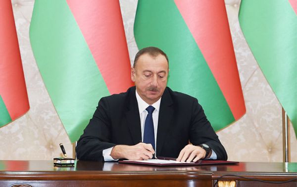 Prezident Vahid Əliyevi təltif etdi Prezident Vahid Əliyevi təltif etdi